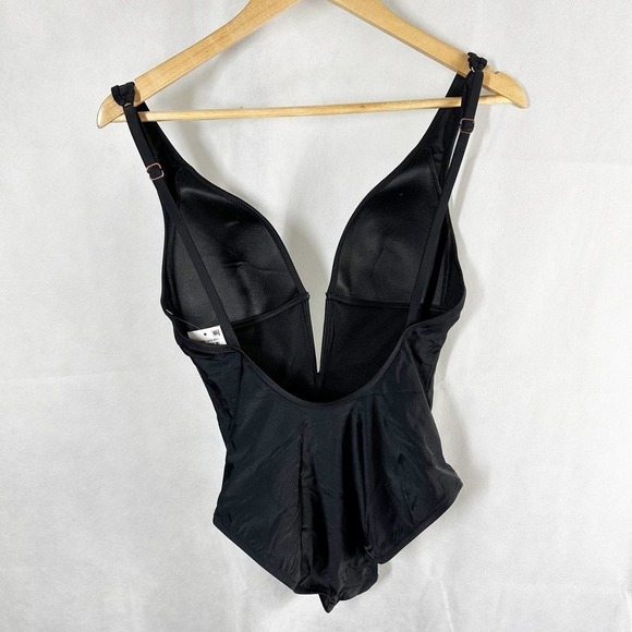 Bar III Deep Plunge V-Wire One-Piece Swimsuit Size Small Black - Picture 2 of 10